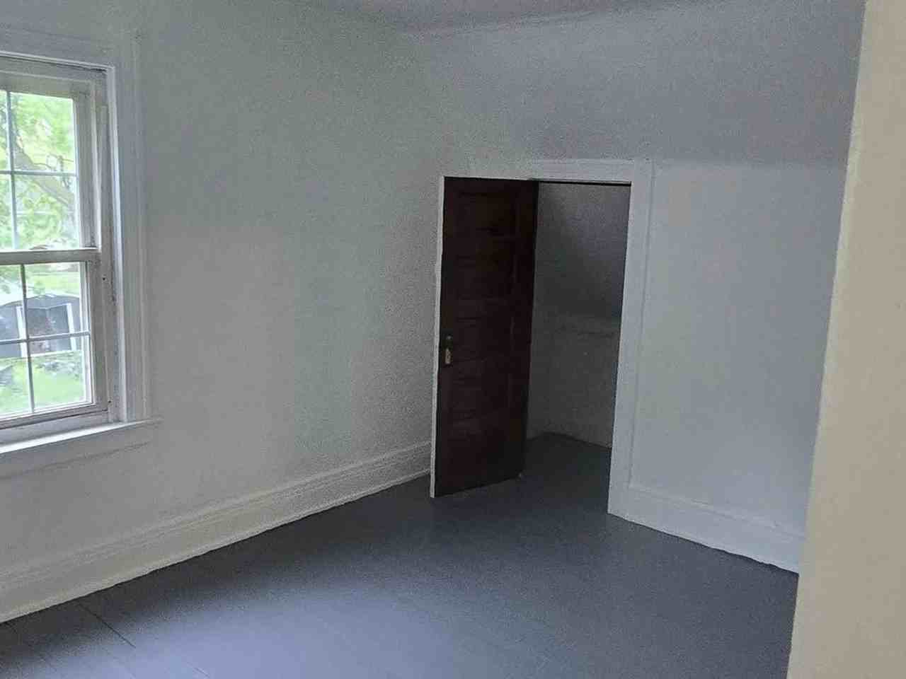 808 Buffalo St - Photo 2 of 7