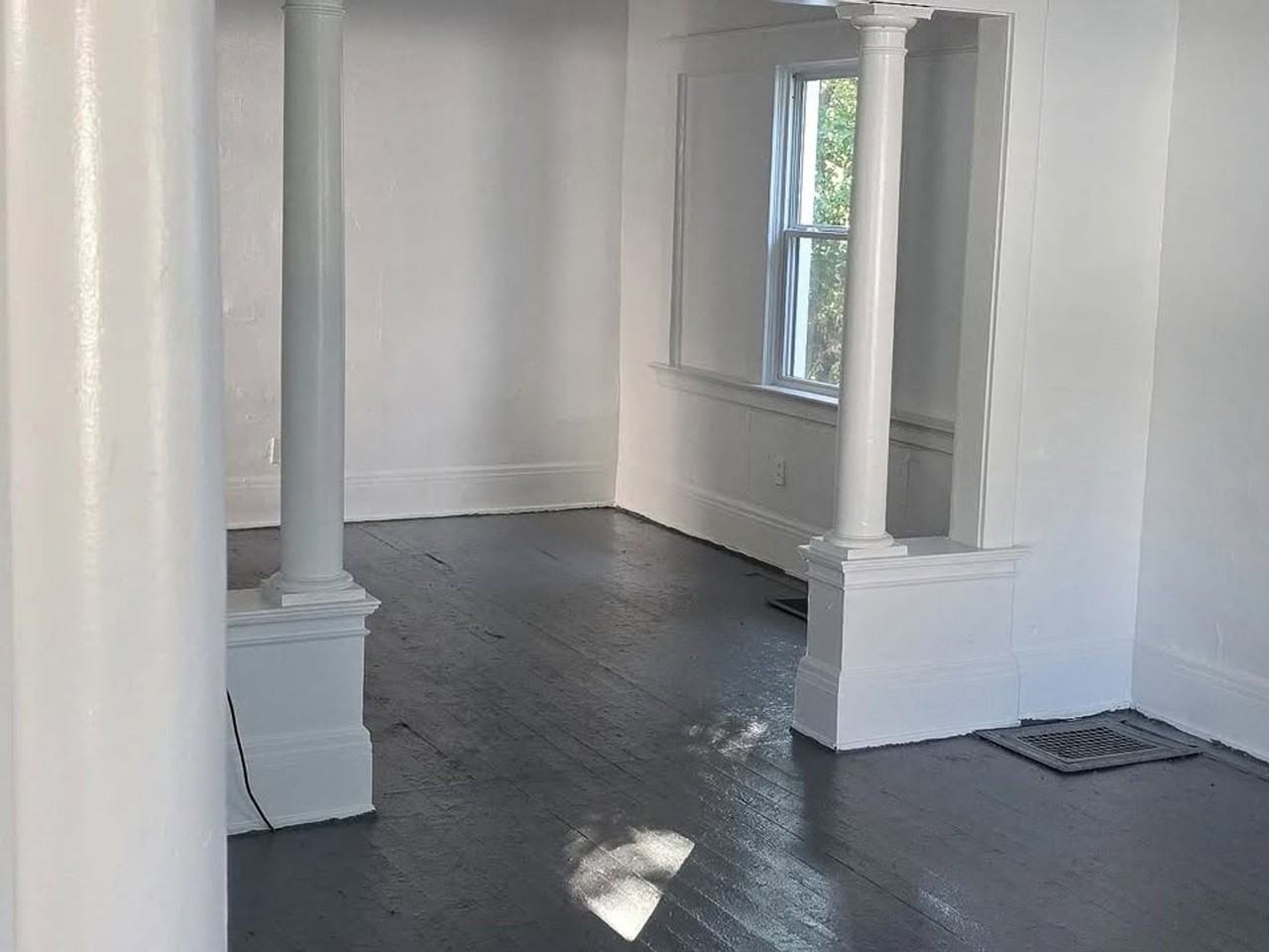 808 Buffalo St - Photo 3 of 7