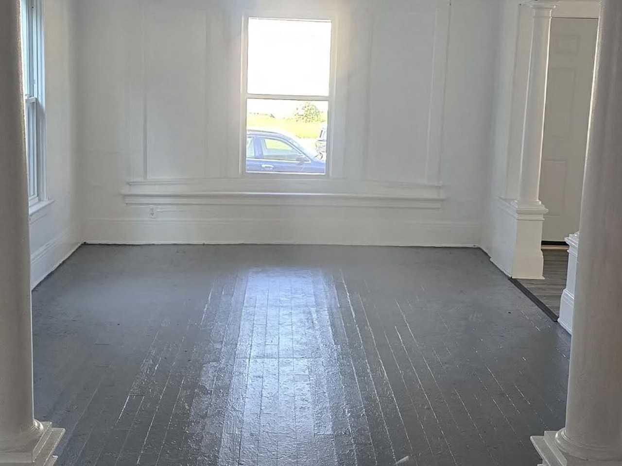 808 Buffalo St - Photo 6 of 7
