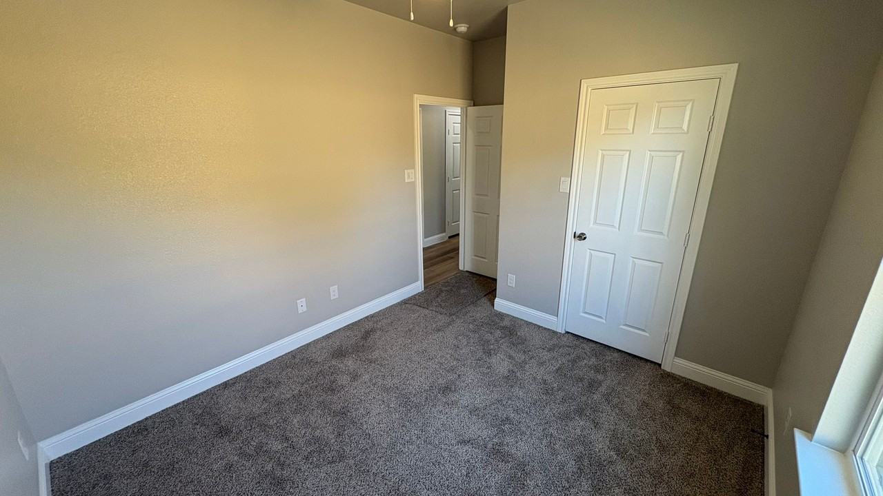 3201 Bourland St - Photo 7 of 16