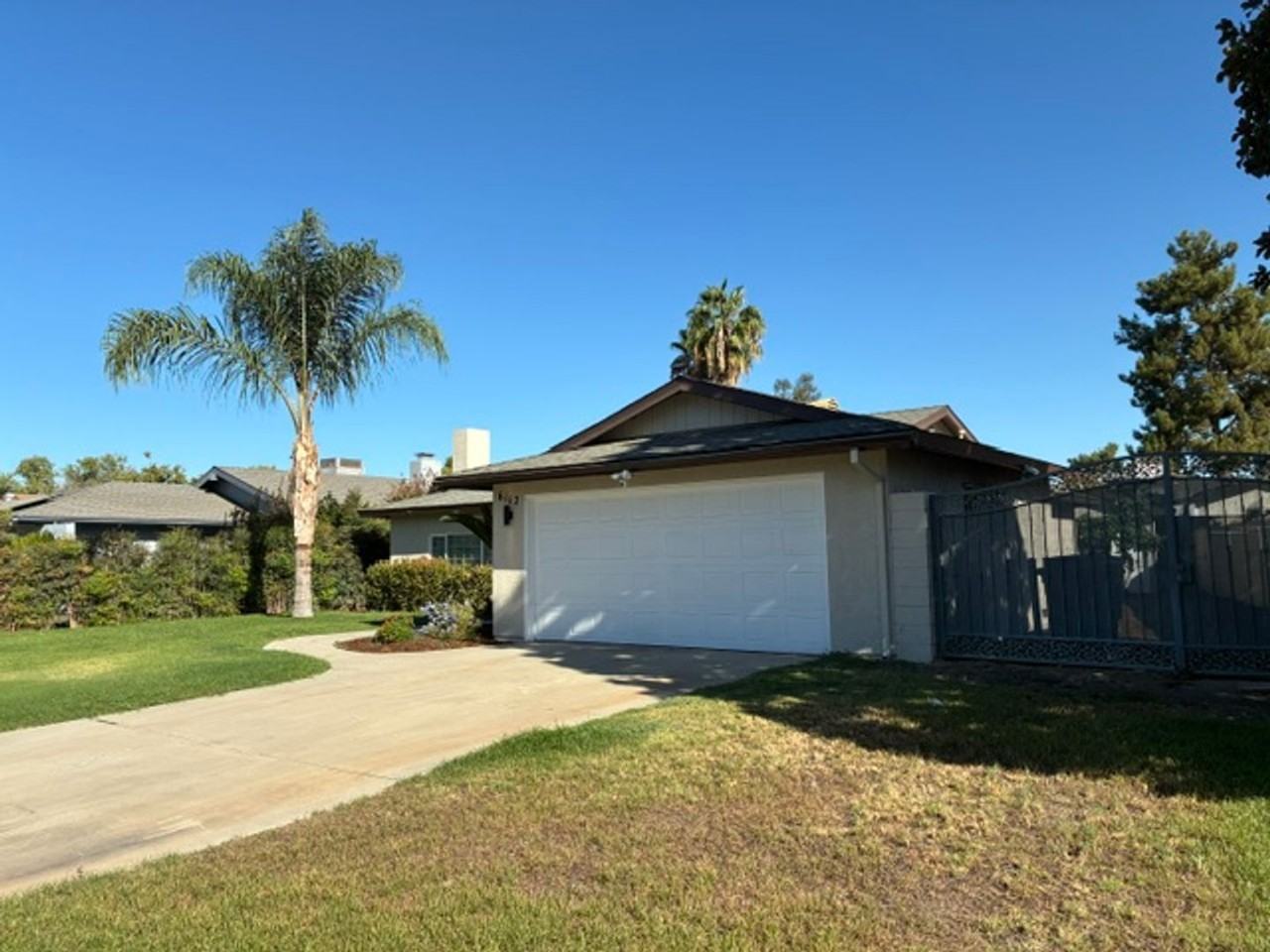6112 Herb Way - Photo 3 of 27