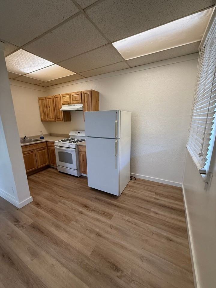 6 6 & 8 Kenwood Ave - Photo 2 of 4