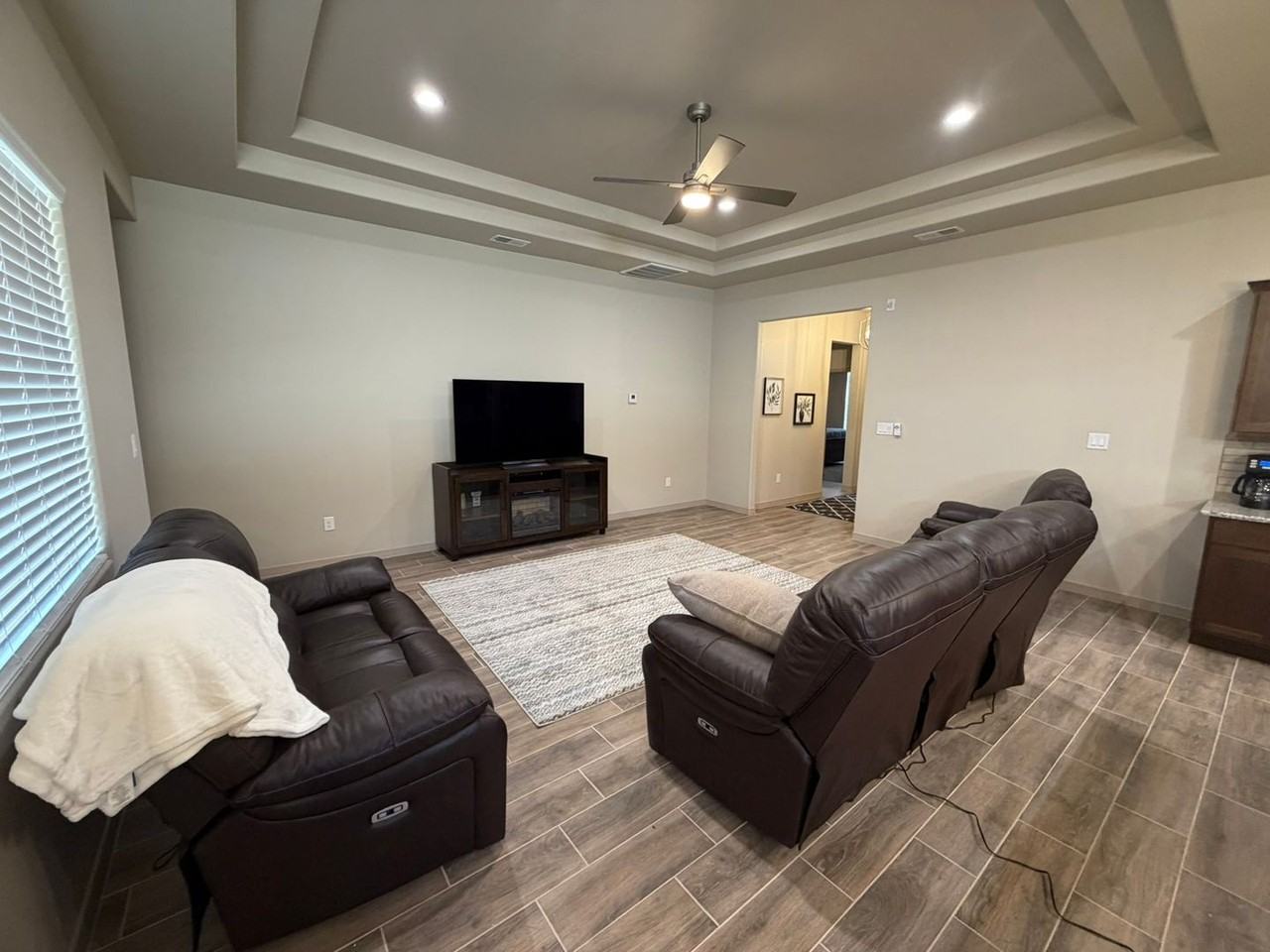 3720 Honeysuckle Dr - Photo 4 of 23