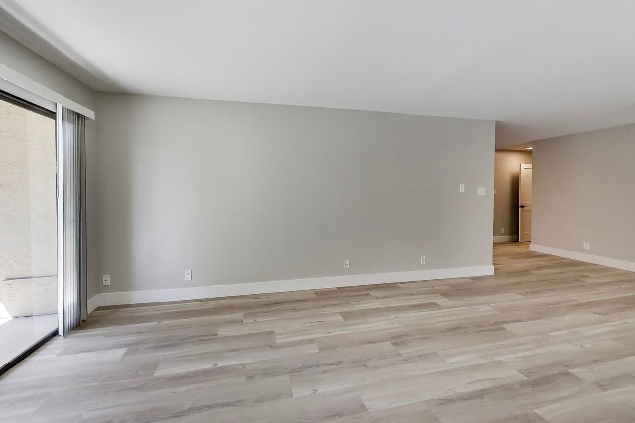 1016 Continentals Way - Photo 4 of 28
