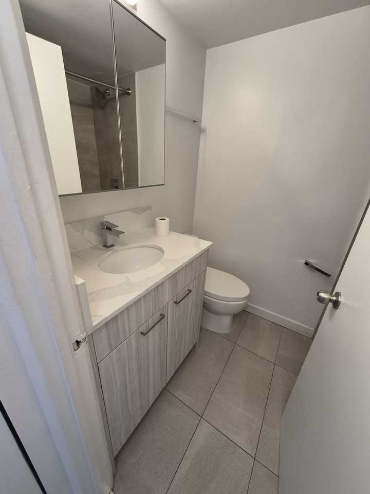 1139 Barclay Street - Photo 4 of 5