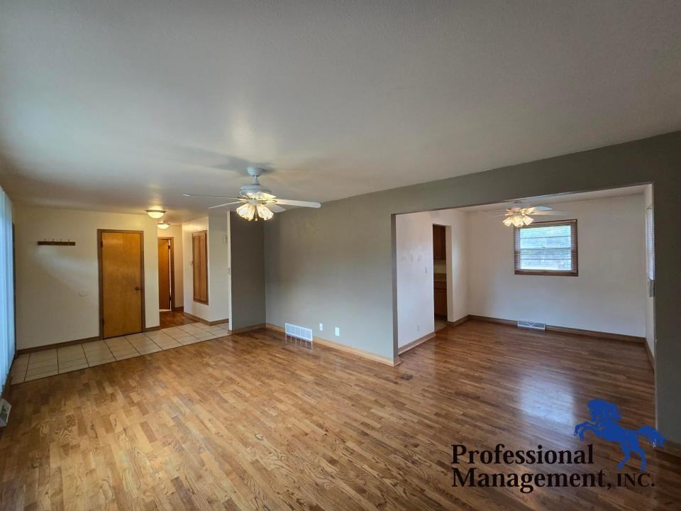 1709 Burlington Ave - Photo 2 of 11