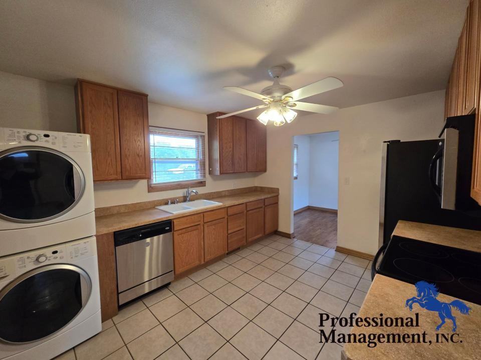 1709 Burlington Ave - Photo 3 of 11