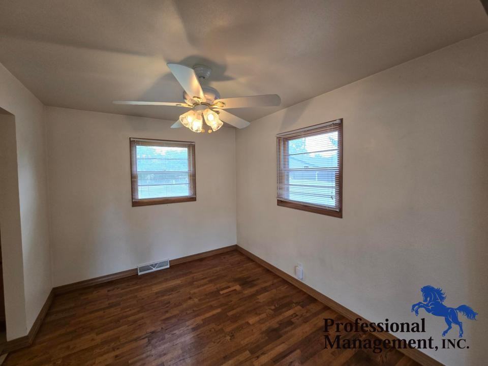 1709 Burlington Ave - Photo 5 of 11