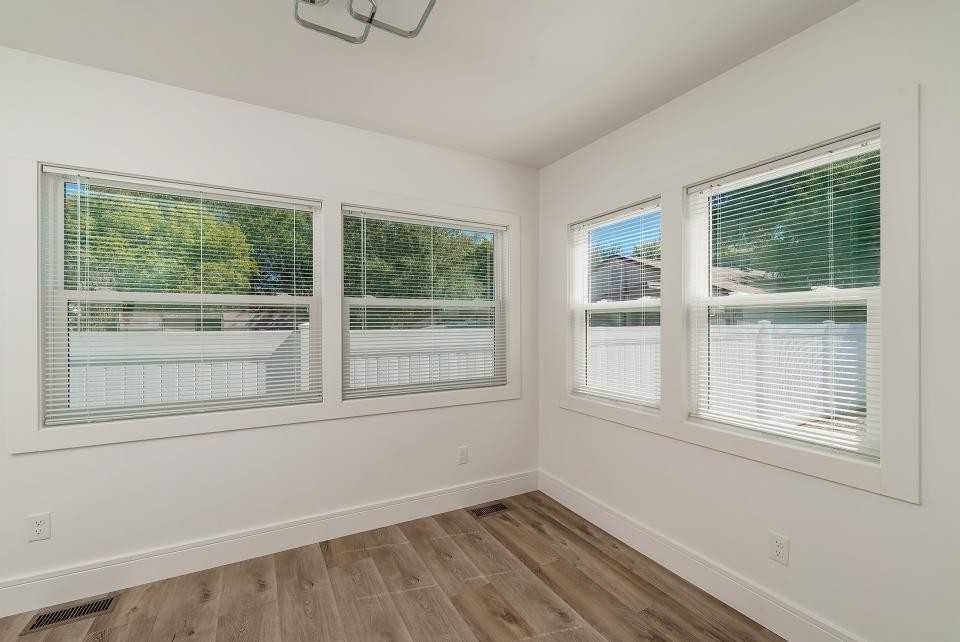 731 Custer Ave - Photo 5 of 15