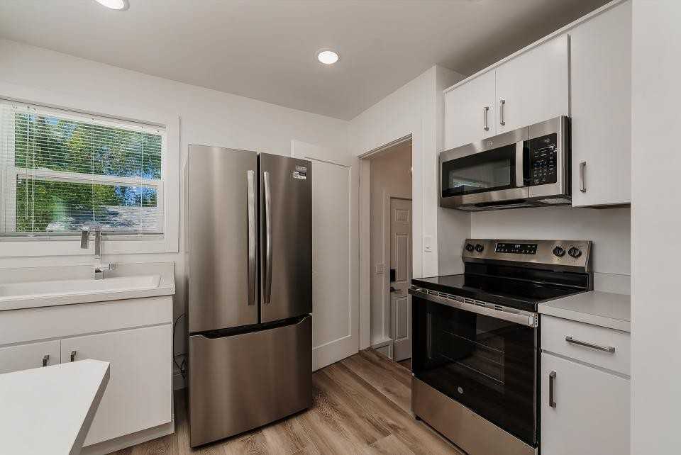 731 Custer Ave - Photo 3 of 15