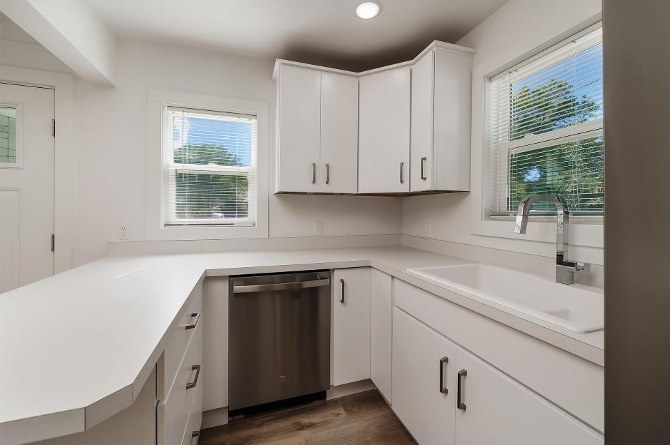 731 Custer Ave - Photo 7 of 15