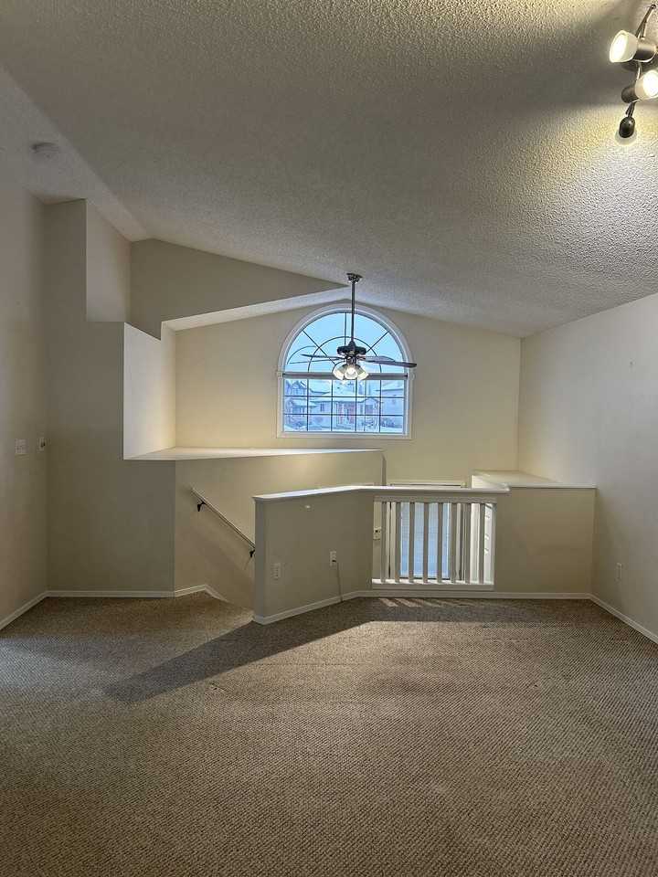 910 Normandy Dr - Photo 2 of 34