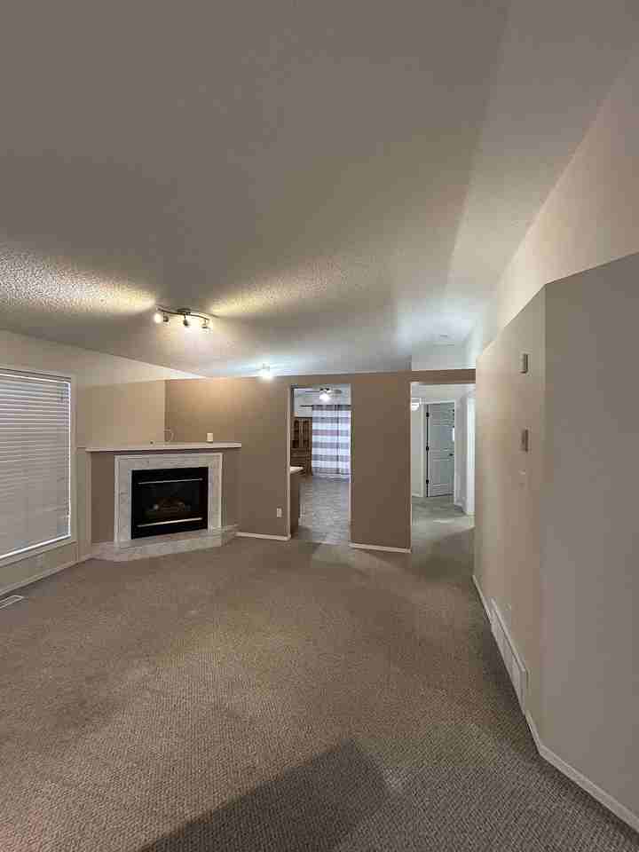 910 Normandy Dr - Photo 3 of 34