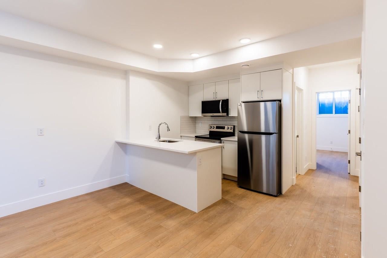 1735 28 St Sw - Photo 3 of 12