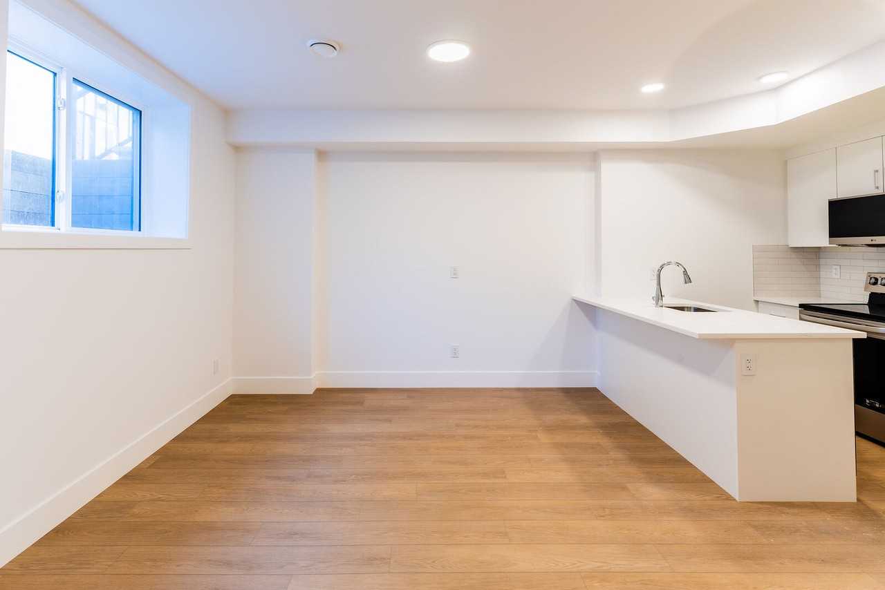 1735 28 St Sw - Photo 4 of 12
