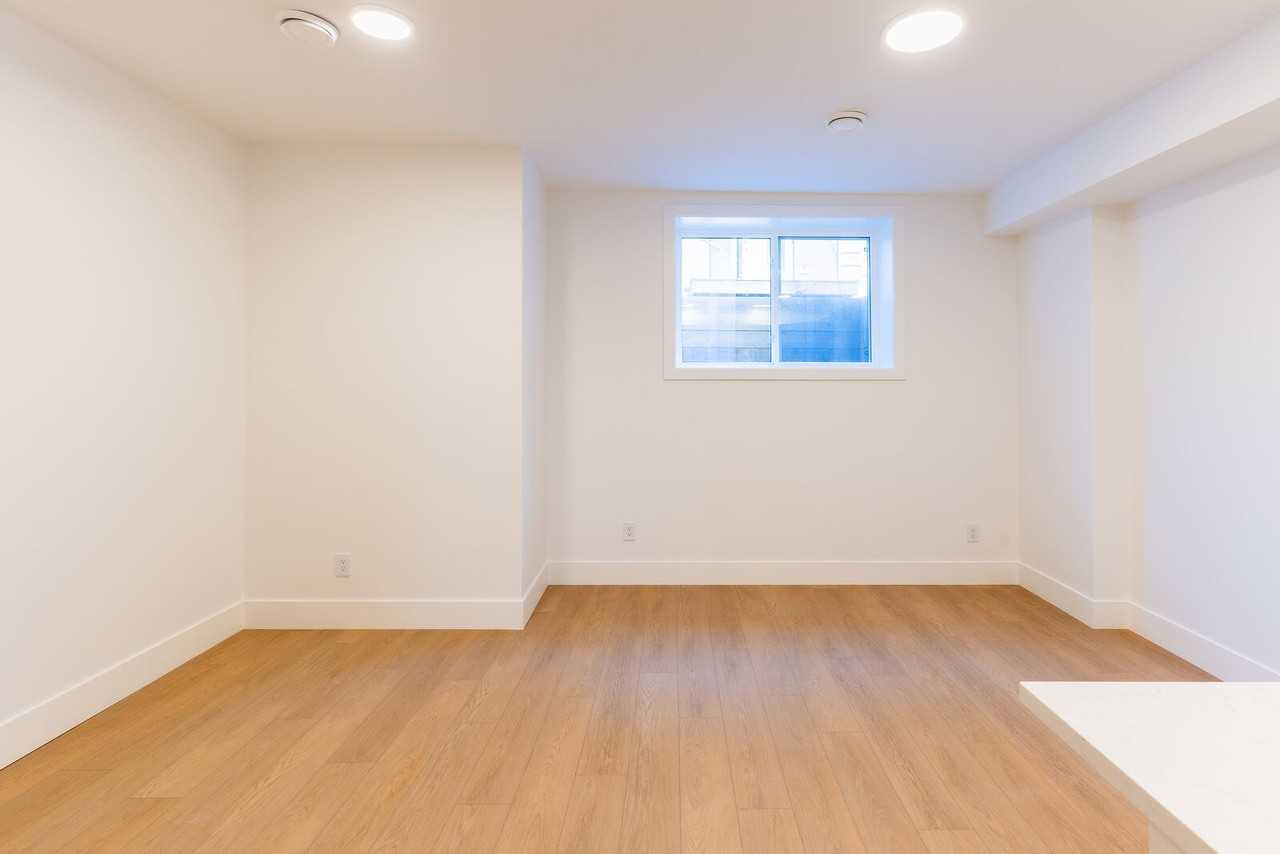 1735 28 St Sw - Photo 5 of 12