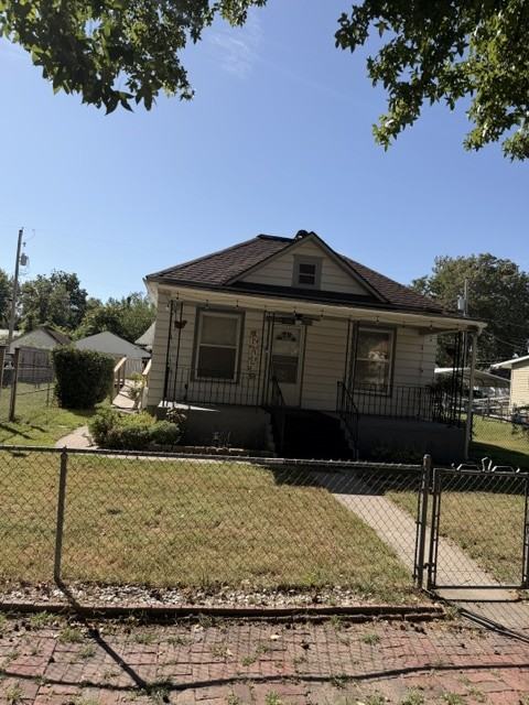 629 Ne Twiss Ave #NA - Photo 2 of 12