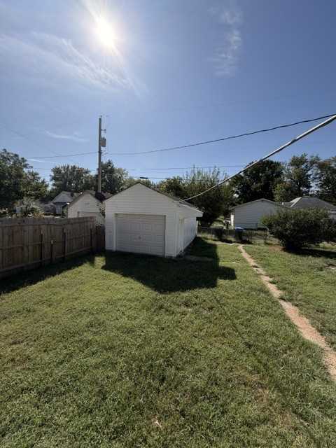 629 Ne Twiss Ave #NA - Photo 7 of 12