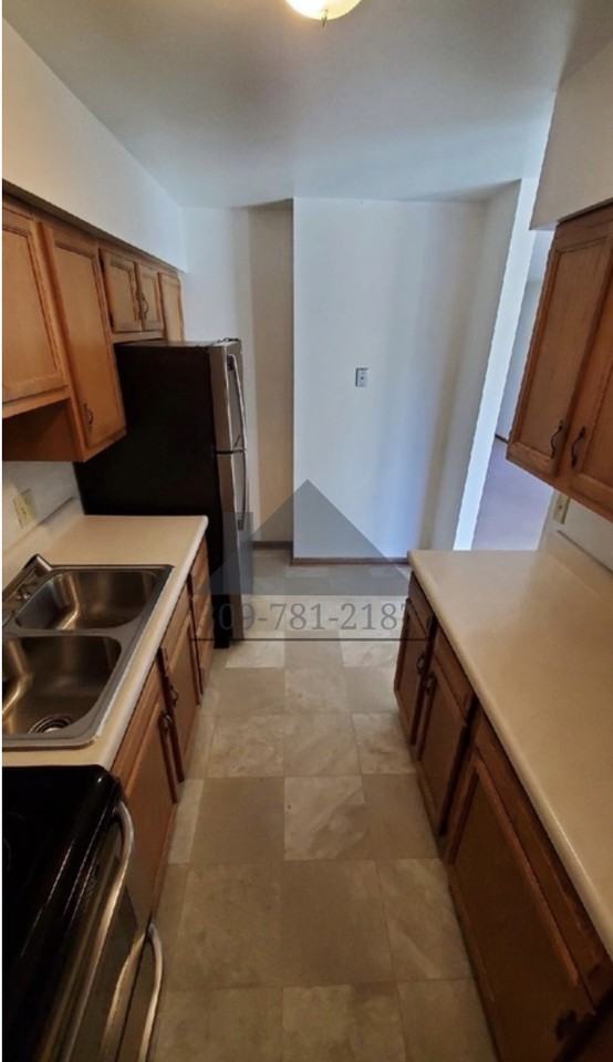 1805 15th St - Photo 2 of 5