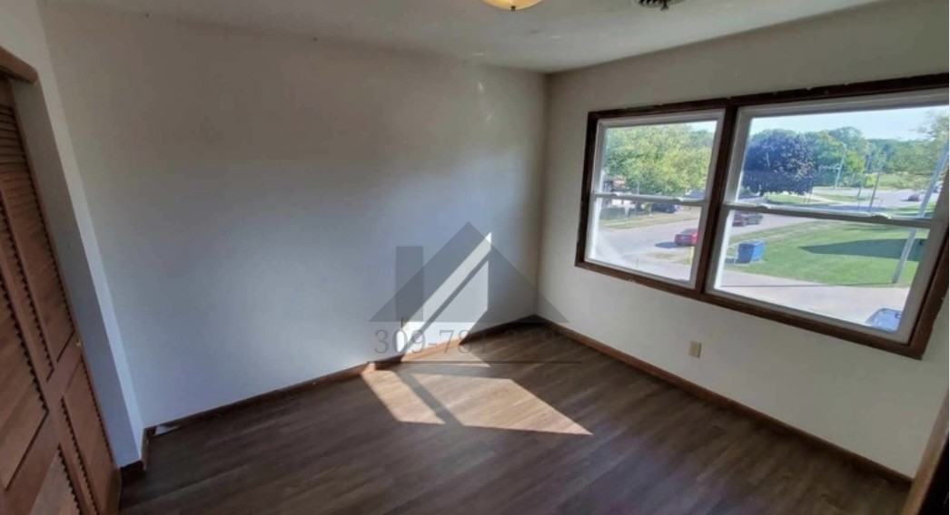 1805 15th St - Photo 3 of 5
