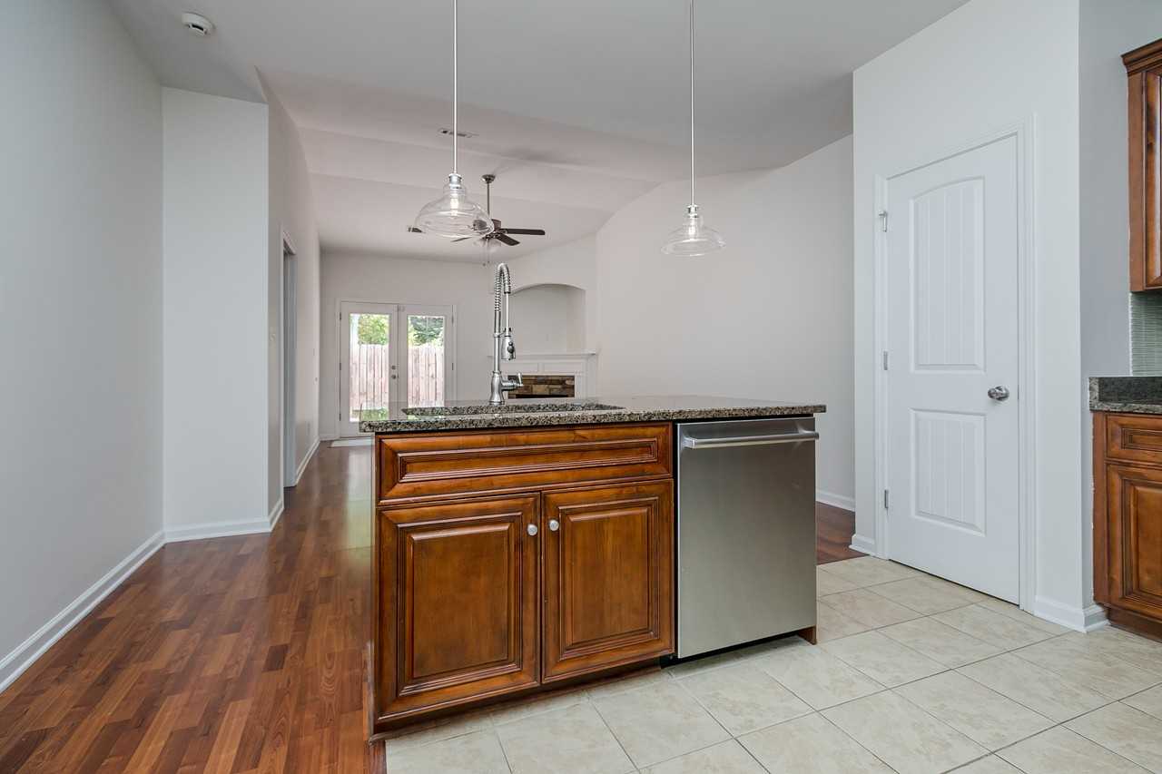 509 Scenic Dr - Photo 6 of 40