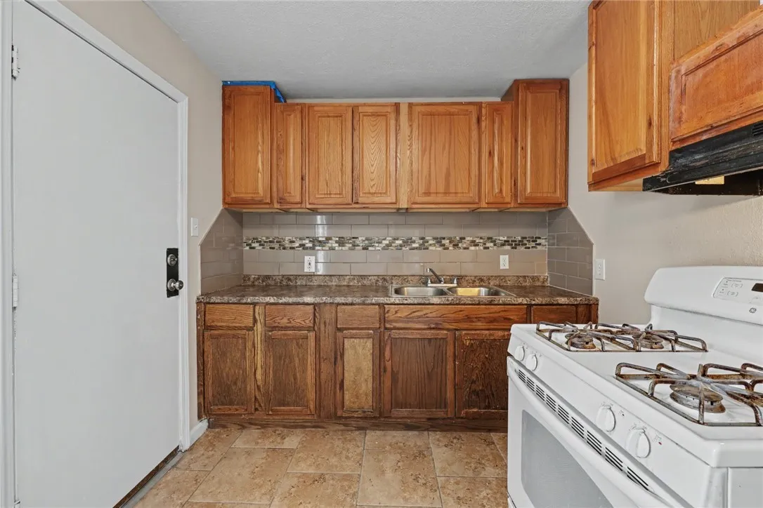 1705 Sycamore Pl #NA - Photo 3 of 10