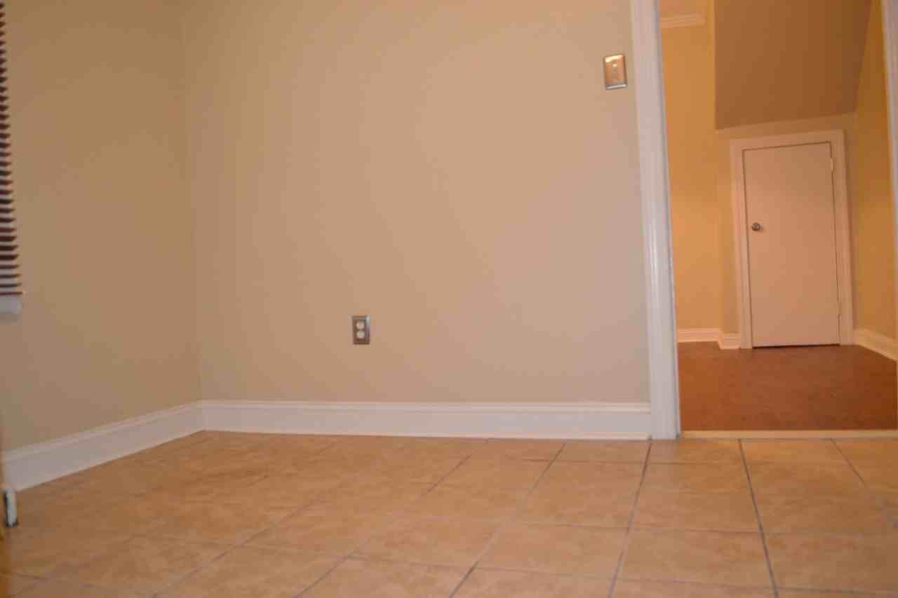5755 Larchwood Ave #NA - Photo 7 of 30