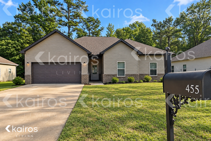 455 White Oak Cir