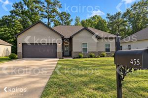 featured image of 455 White Oak Cir
