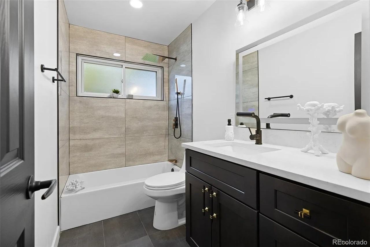 982 S Holly St #NA - Photo 7 of 17