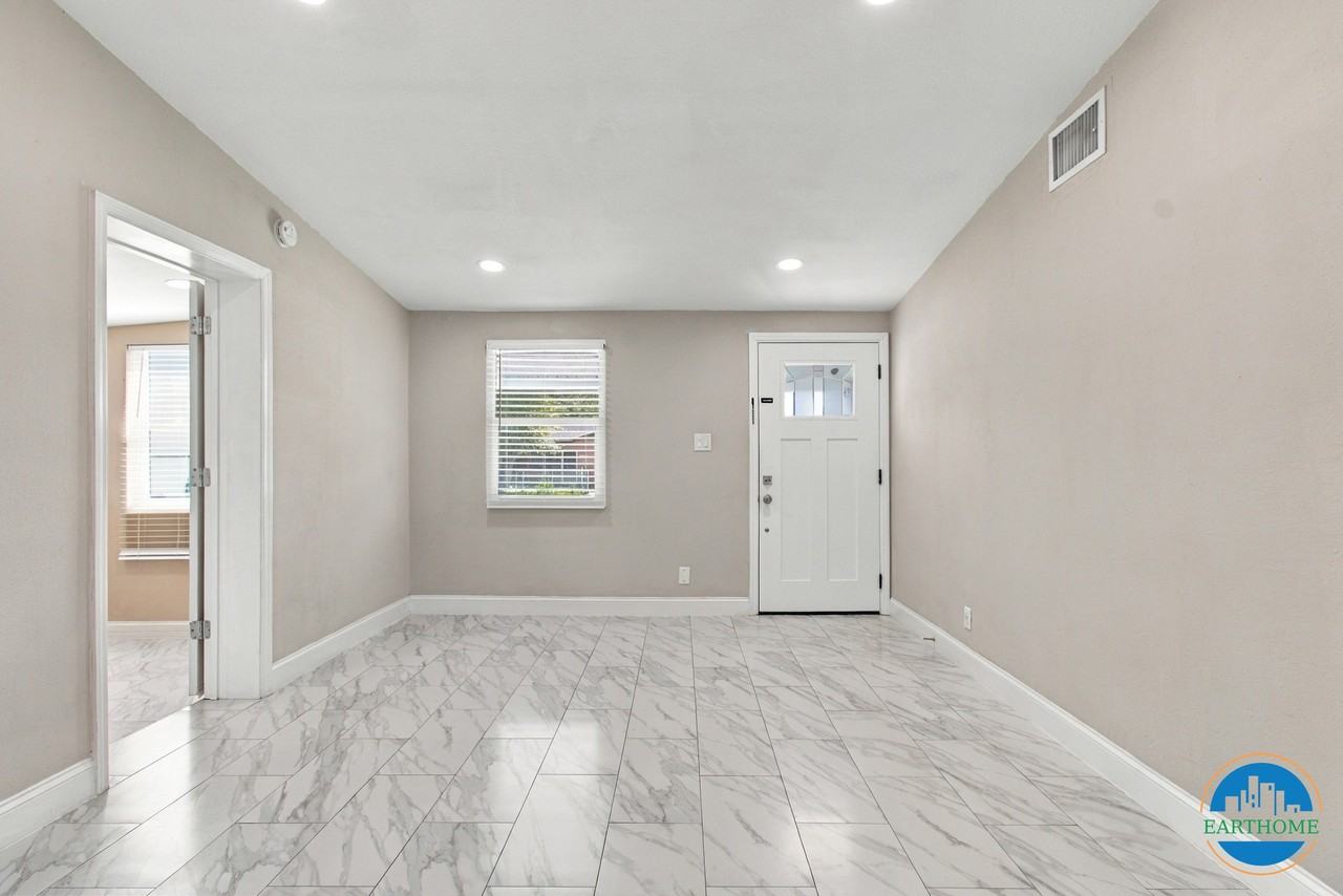 3034 N 39th St #NA - Photo 5 of 35