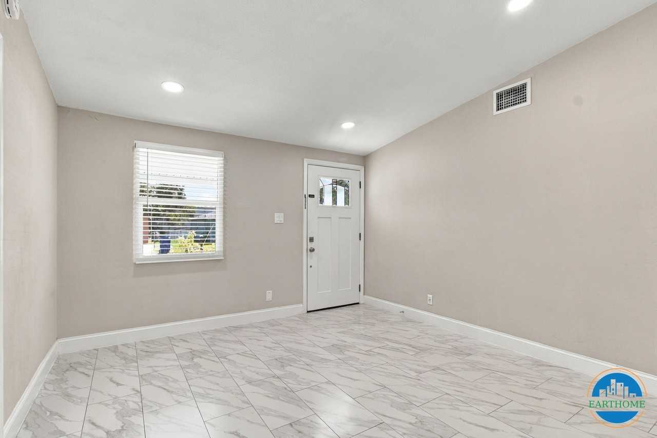 3034 N 39th St #NA - Photo 6 of 35
