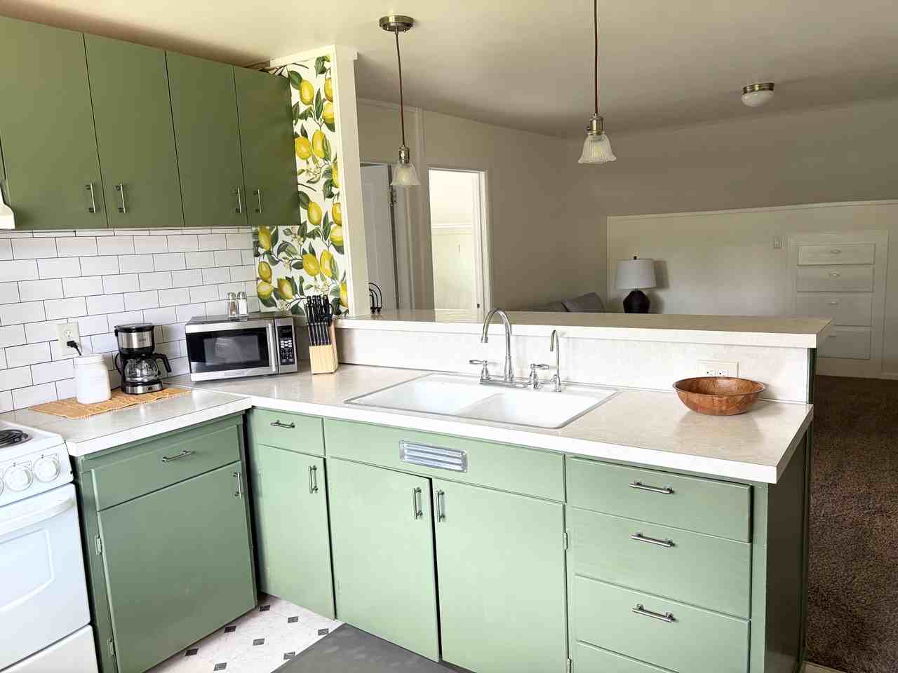 410 W Pear St #2 - Photo 3 of 18