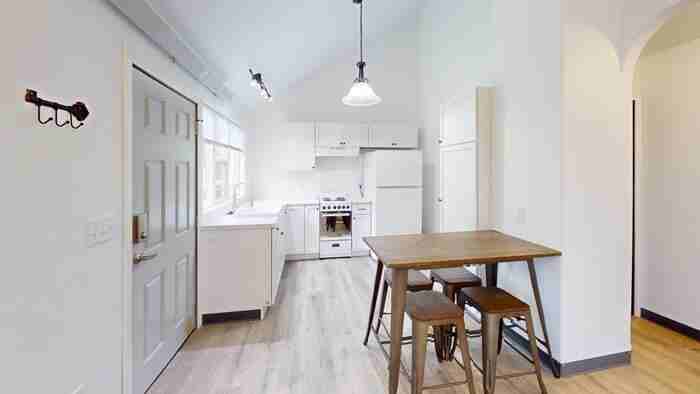 518 2nd St Ne #2 - Photo 2 of 10