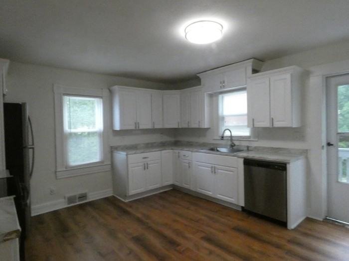 1615 S Jefferson St - Photo 7 of 23