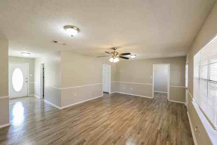 57 Willowbrook Ln - Photo 4 of 11
