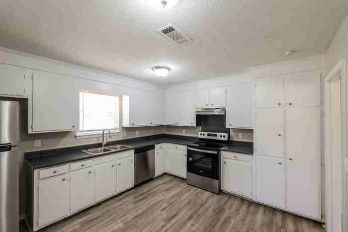 57 Willowbrook Ln - Photo 5 of 11