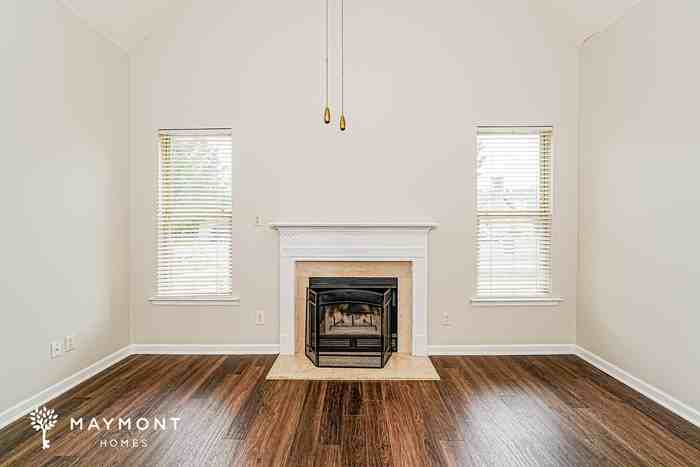 1052 Washington Dr - Photo 4 of 12
