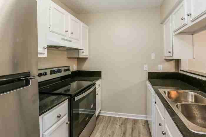 187 Cumberland Rd - Photo 6 of 13