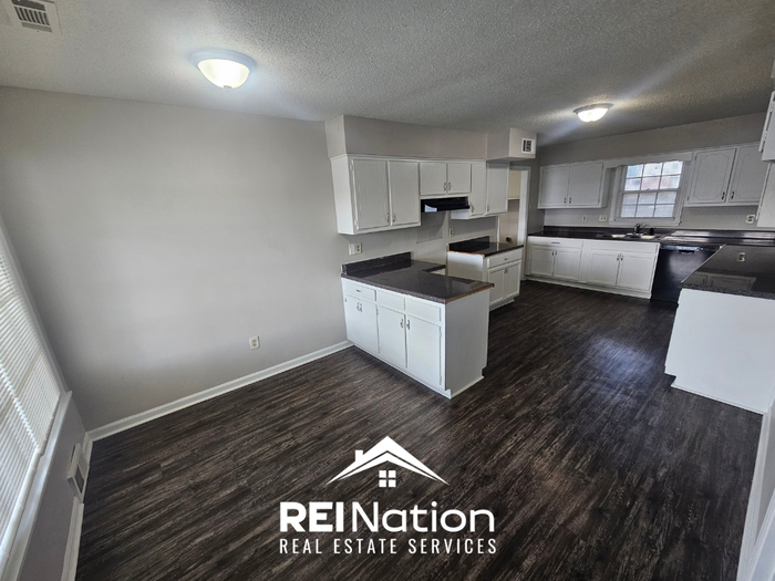5902 Grosvenor Ave - Photo 4 of 25