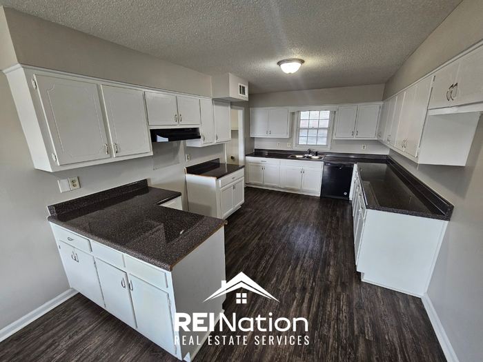 5902 Grosvenor Ave - Photo 6 of 25