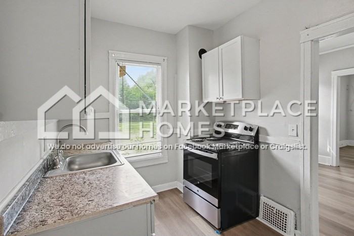 15560 La Salle Blvd - Photo 6 of 17
