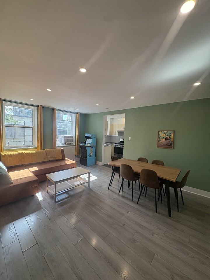 4810 Chemin Queen Mary - Photo 3 of 16