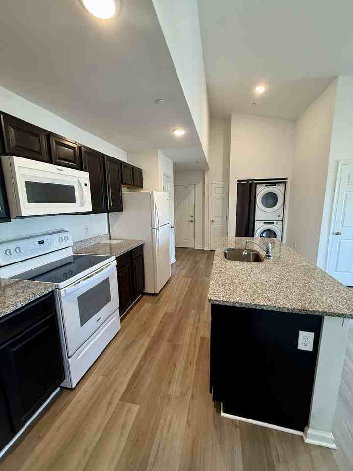 480 Main St #1000B - Photo 3 of 24