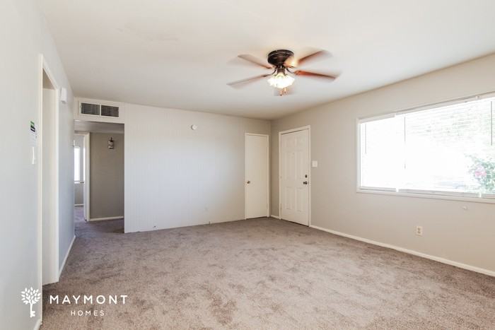 668 W Raymond St - Photo 4 of 11