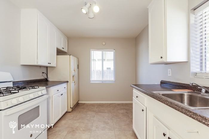 668 W Raymond St - Photo 5 of 11
