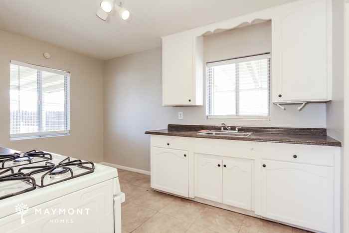 668 W Raymond St - Photo 7 of 11
