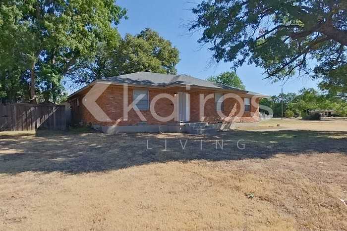 325 W Pleasant Run Rd - Photo 2 of 33