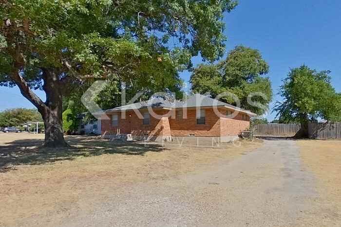 325 W Pleasant Run Rd - Photo 4 of 33