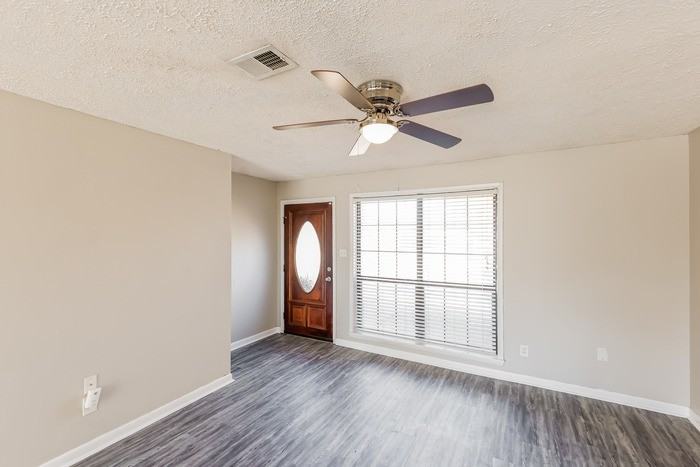 912 Skidmore Ave - Photo 3 of 11